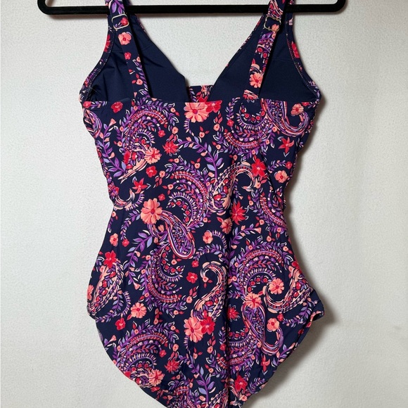 Lands' End One Piece Swimsuit. Size Small - Picture 3 of 8